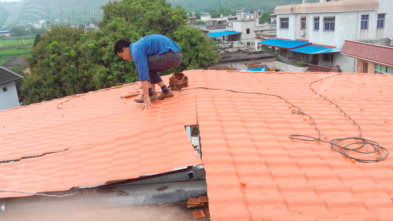 保定屋顶铺设安装合成树脂瓦时，牢牢记住这3点，就不怕屋顶出问题！